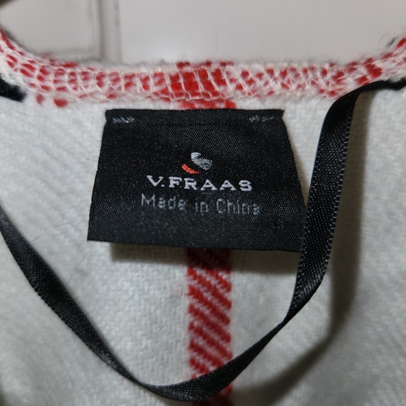 V. FRAAS Red and White Knit Accessory - Picture 2 of 2